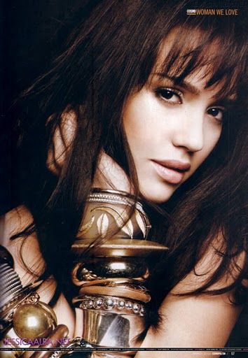 www.cover-babes.com 2010 02 AAAAAAAALKI 4TF2aDLQujI s512 Jessica_Alba_cosmopolitan_uk_2